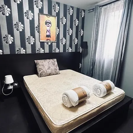 Bohemian 2 - Fast Wi-fi, Ac, Balconies Apartment *